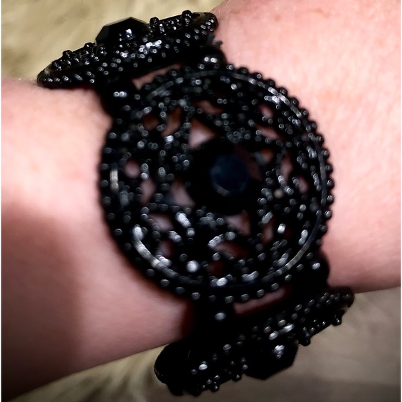 Black bracelet & earrings - Picture 5 of 7